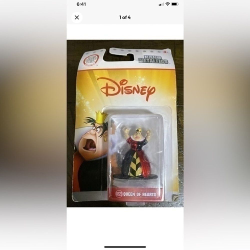 Disney Nano QUEEN of HEARTS 1.5" figure Alice In Wonderland